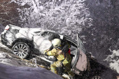 20251126_Fahrzeugabsturz-Axamer-Lizum_010